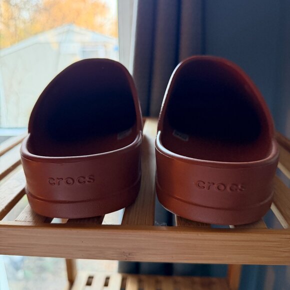 Crocs Classic Clogs | Brown | Size 8 | Comfortable Everyday Shoes - Picture 2 of 5